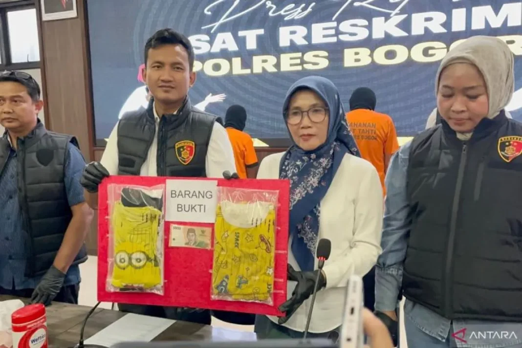 Polisi tangkap dua kakek pelaku pencabulan anak di Bogor