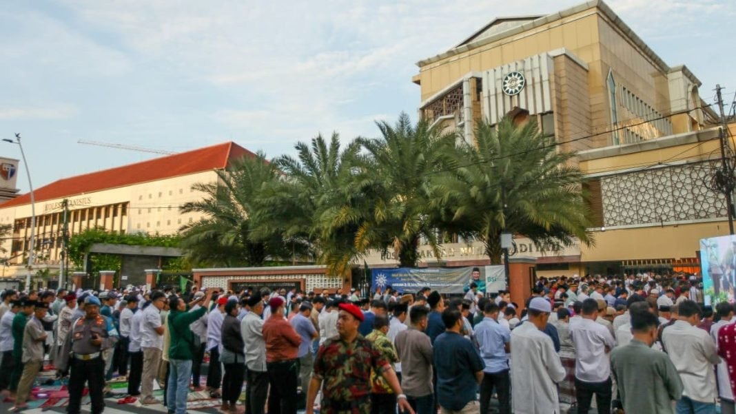 kegiatan di depan kantor PP Muhamadiyah