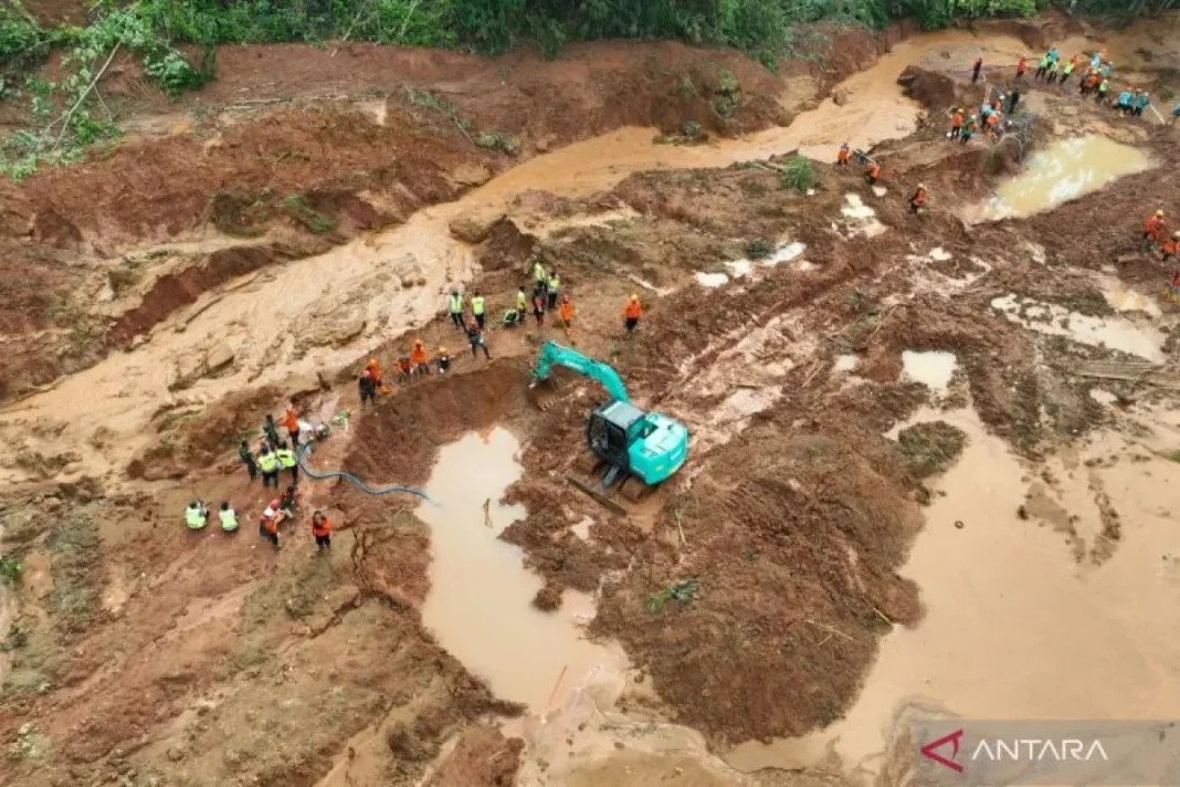 Balai desa dan sekolah jadi lokasi pengungsian utama longsor Cilacap