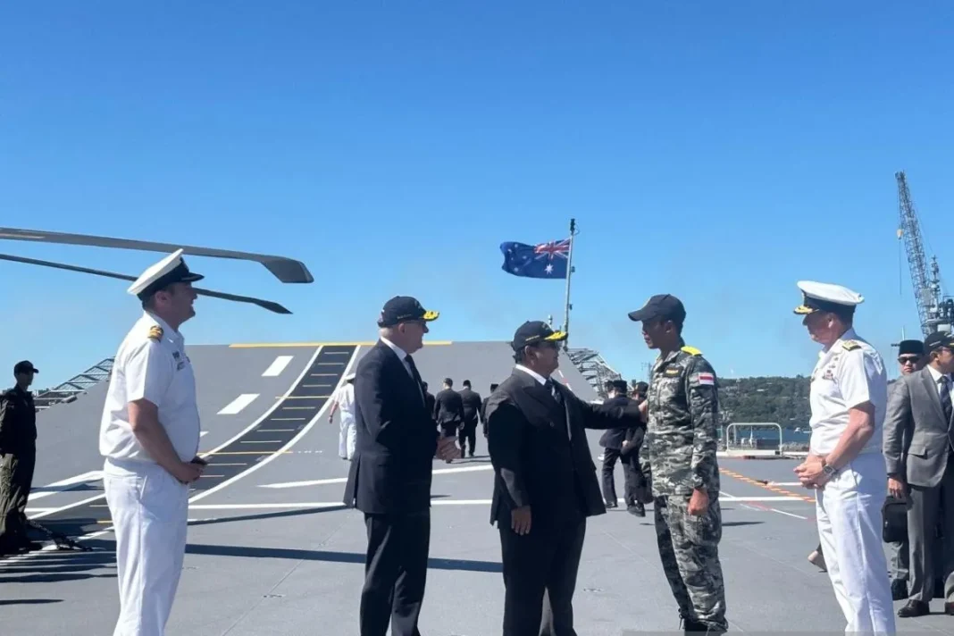 Disambut musik bagpipe di kapal, Prabowo puji intelijen Australia