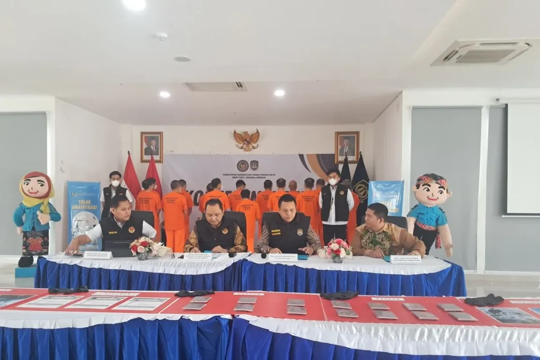 Imigrasi Jakut tangkap 14 WNA China yang jadi buruh di Kelapa Gading