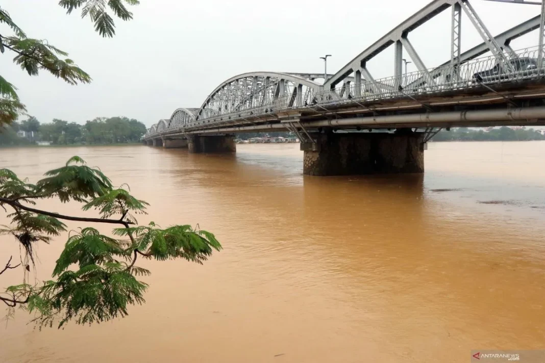 Korban tewas banjir Vietnam bertambah jadi 42 orang