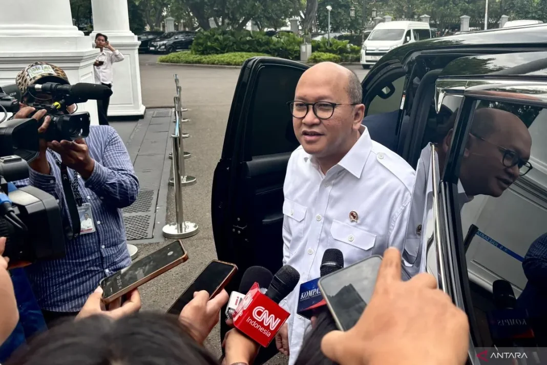 Rosan lapor Presiden 200 investor tertarik program waste-to-energy