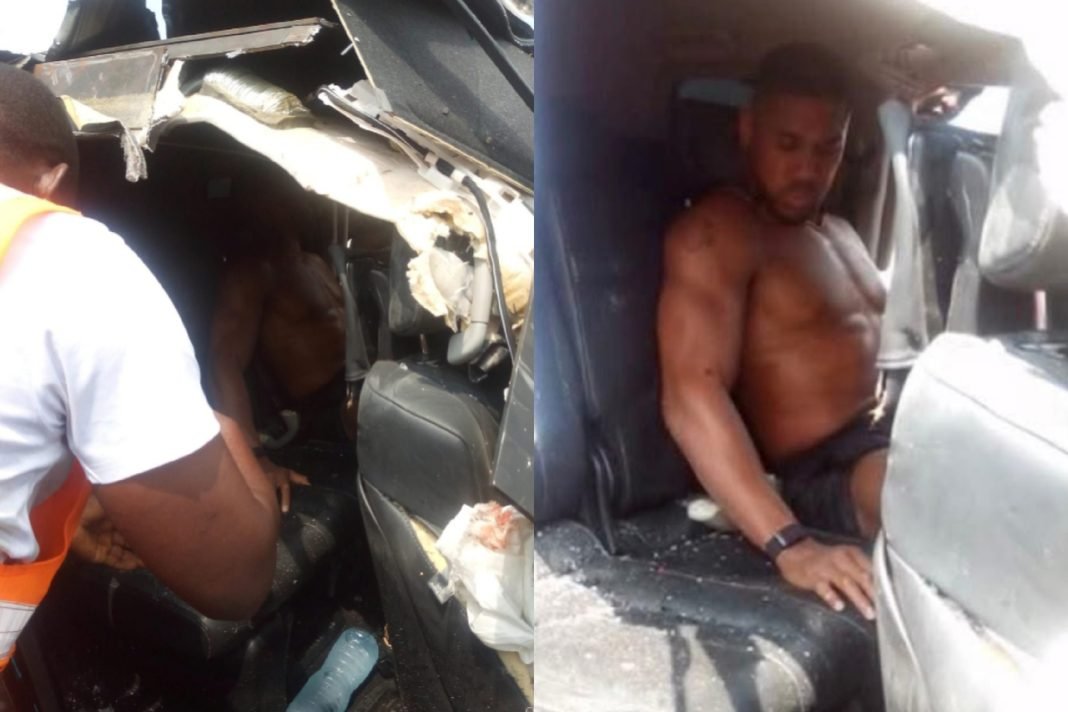 Detik-detik Evakuasi Anthony Joshua, Petinju Kelas Berat Inggris Kecelakaan Mobil di Nigeria