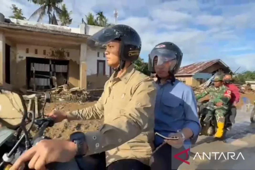 Gibran naik motor trail kunjungi lokasi bencana di Kabupaten Agam