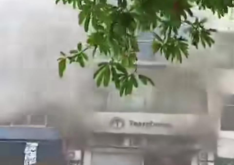 Kebakaran Hebat Lalap Gedung Kantor di Kemayoran