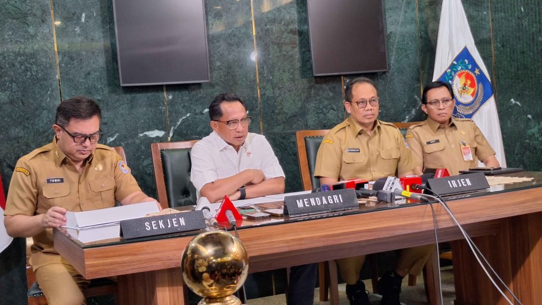 Kemendagri Berhentikan Sementara Bupati Aceh Selatan Mirwan MS Imbas Tinggalkan Daerahnya Saat Banjir