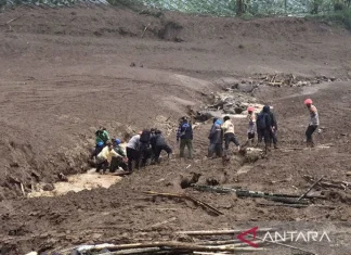 Banjir-Longsor Terjang Bandung Barat, Tujuh Meninggal & Ratusan Hilang