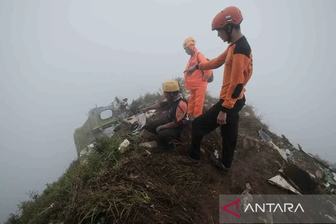 Evakuasi korban kecelakaan pesawat ATR 42-500 dibayangi cuaca buruk