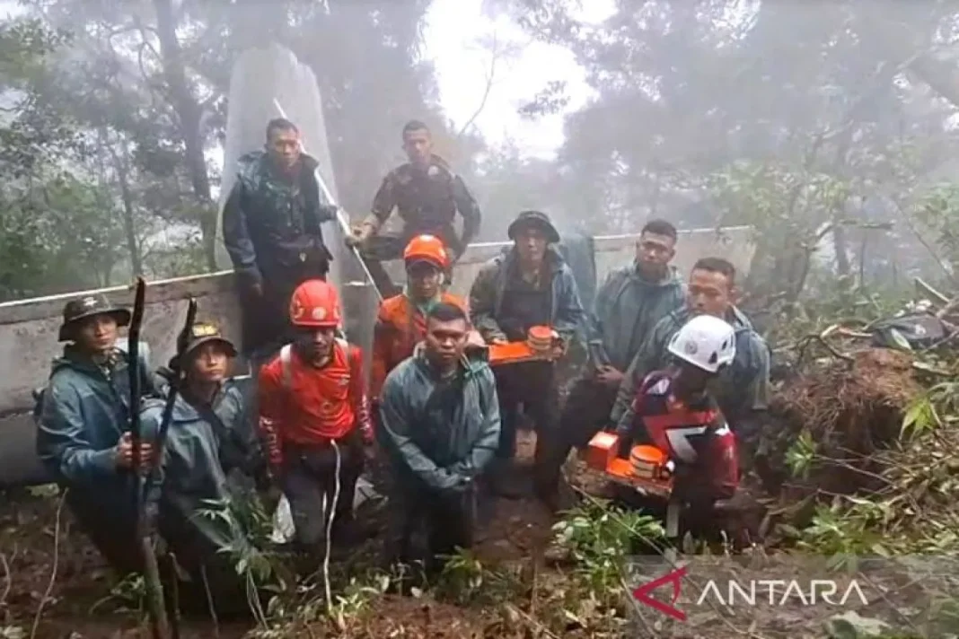 Kotak hitam pesawat ATR 42-500 ditemukan personel TNI AD