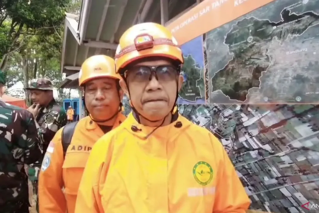 Tim SAR kerahkan sembilan alat berat cari 65 korban Longsor Cisarua
