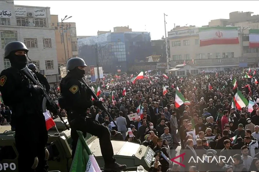 Warga Eropa diperingatkan untuk segera tinggalkan Iran