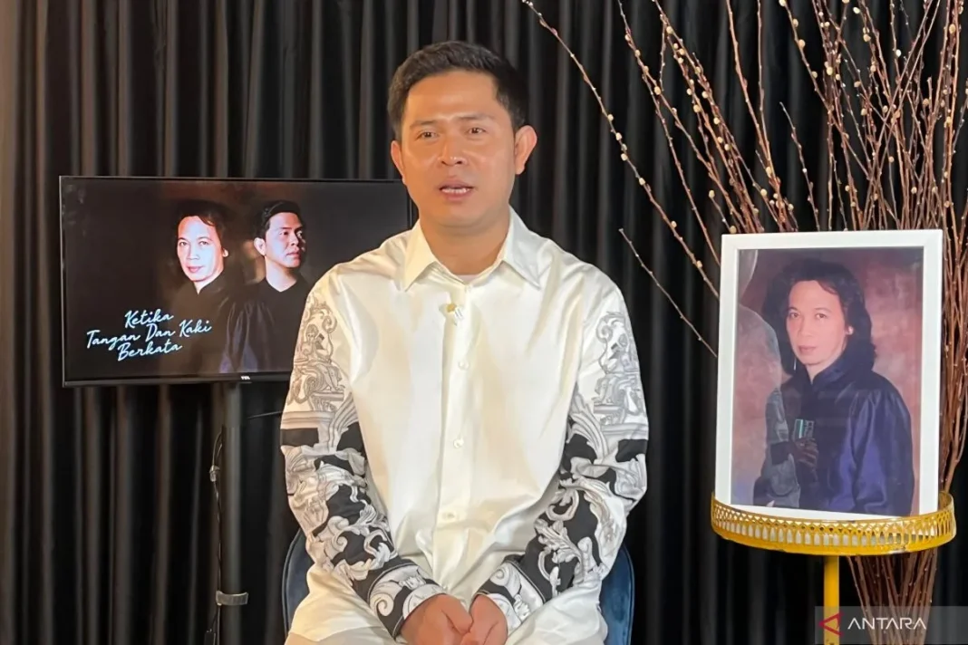 Cakra Khan dan Chrisye duet di lagu Ketika Tangan dan Kaki Berkata