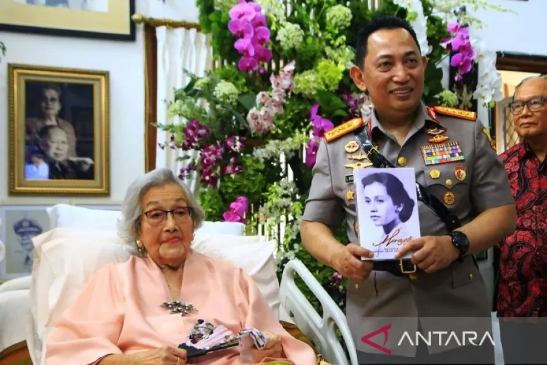 Meriyati Hoegeng, istri Jenderal Hoegeng, wafat pada usia 100 tahun