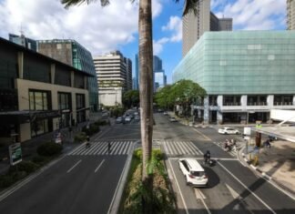 Harga BBM Naik Gila-Gilaan, Jalanan Kota Manila Sepi Bak Kota Hantu