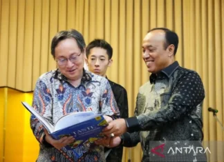 Kedubes Jepang Terima Buku Gastrodiplomasi Indonesia