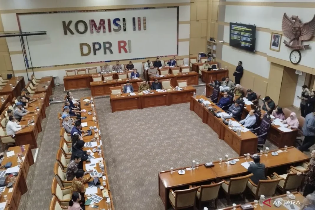 Polisi hadiri rapat DPR sebut kasus Andrie Yunus dilimpahkan ke TNI