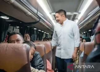 Seskab dan Menhub Tinjau Puncak Arus Balik di Terminal Pulo Gebang