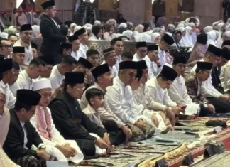 Wapres Shalat di Masjid Istiqlal Bersama Jan Ethes dan sejumlah Menteri