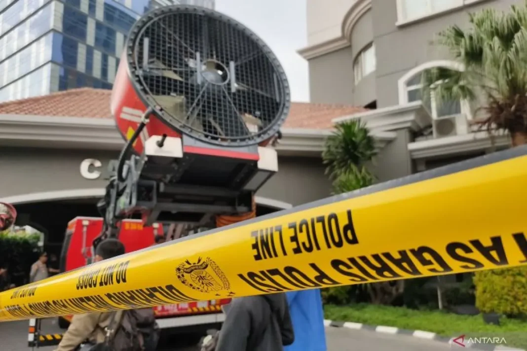 110 personel padamkan kebakaran di Apartemen Mediterania Jakbar