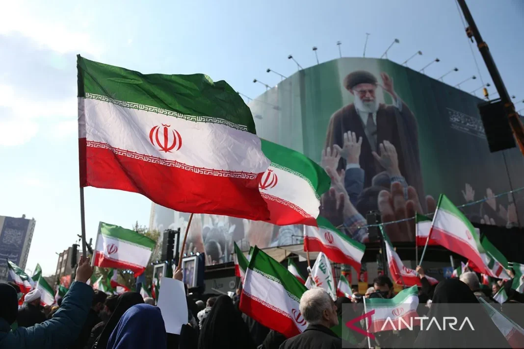 Pemimpin Tertinggi Iran setujui gencatan senjata, negosiasi dengan AS