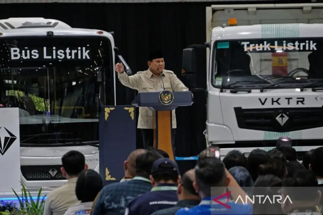 Prabowo harap Indonesia produksi massal sedan listrik pada 2028