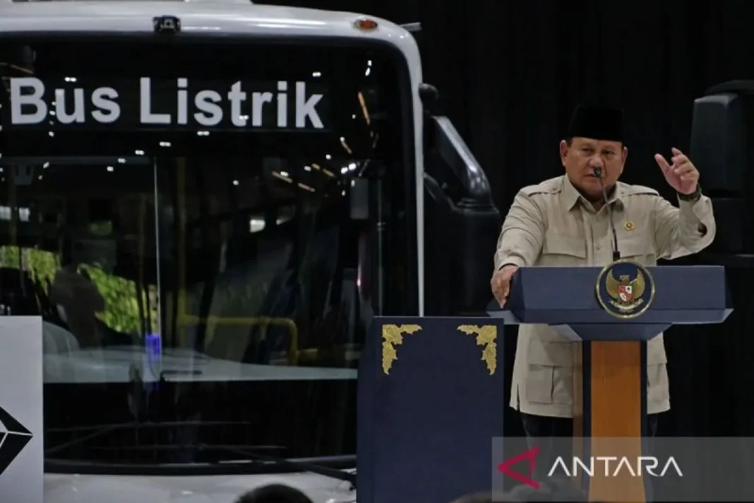 Prabowo harap Pemprov hingga TNI beli kendaraan listrik dalam negeri
