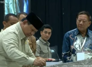 Prabowo Resmikan Pabrik Perakitan Kendaraan Komersial Listrik di Magelang