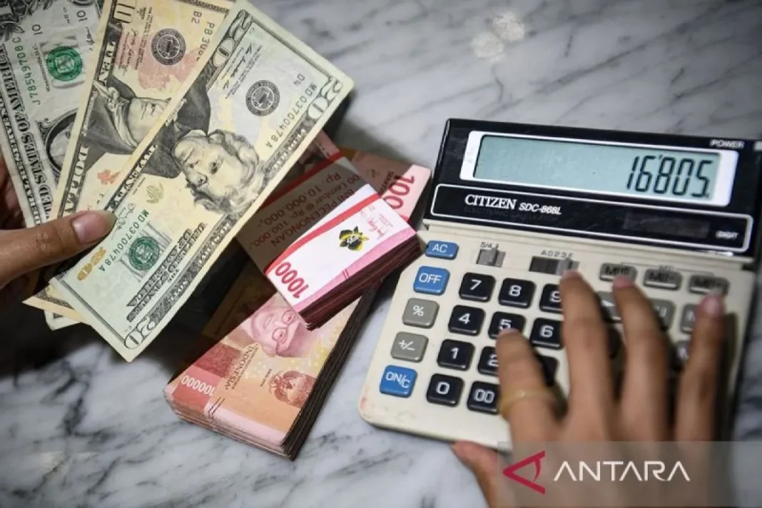 Rupiah melemah seiring Trump ancam tutup Selat Hormuz