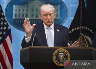 Trump Pertimbangkan Lanjutkan Serangan Terbatas ke Iran
