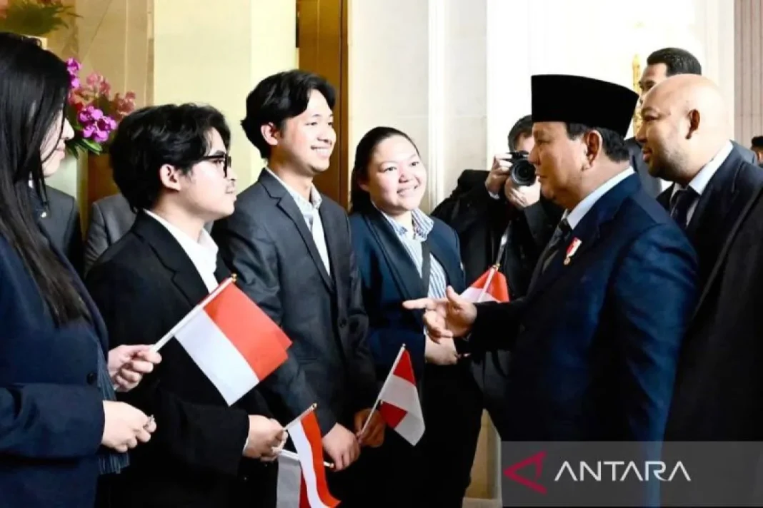Diaspora Indonesia sambut Presiden Prabowo di Paris