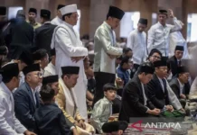 Gibran dan Keluarga Shalat Idul Adha di Masjid Istiqlal