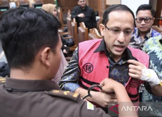 Gunakan Alat Infus, Nadiem Makarim Jalani Sidang Kasus “Chromebook”