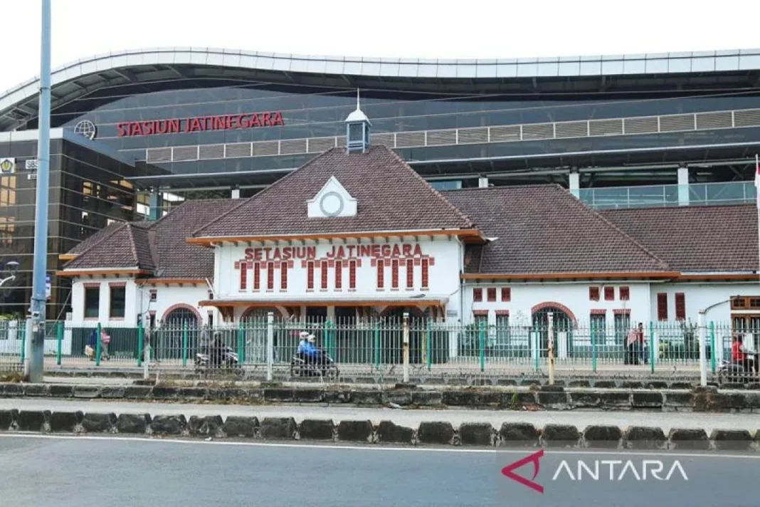 Hari Buruh, 12 kereta api jarak jauh berhenti di Jatinegara