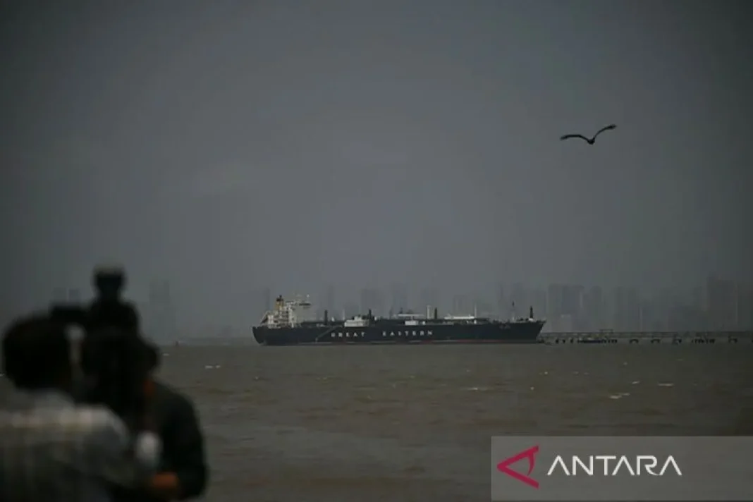 Iran perkenalkan aturan baru untuk transit kapal di Selat Hormuz