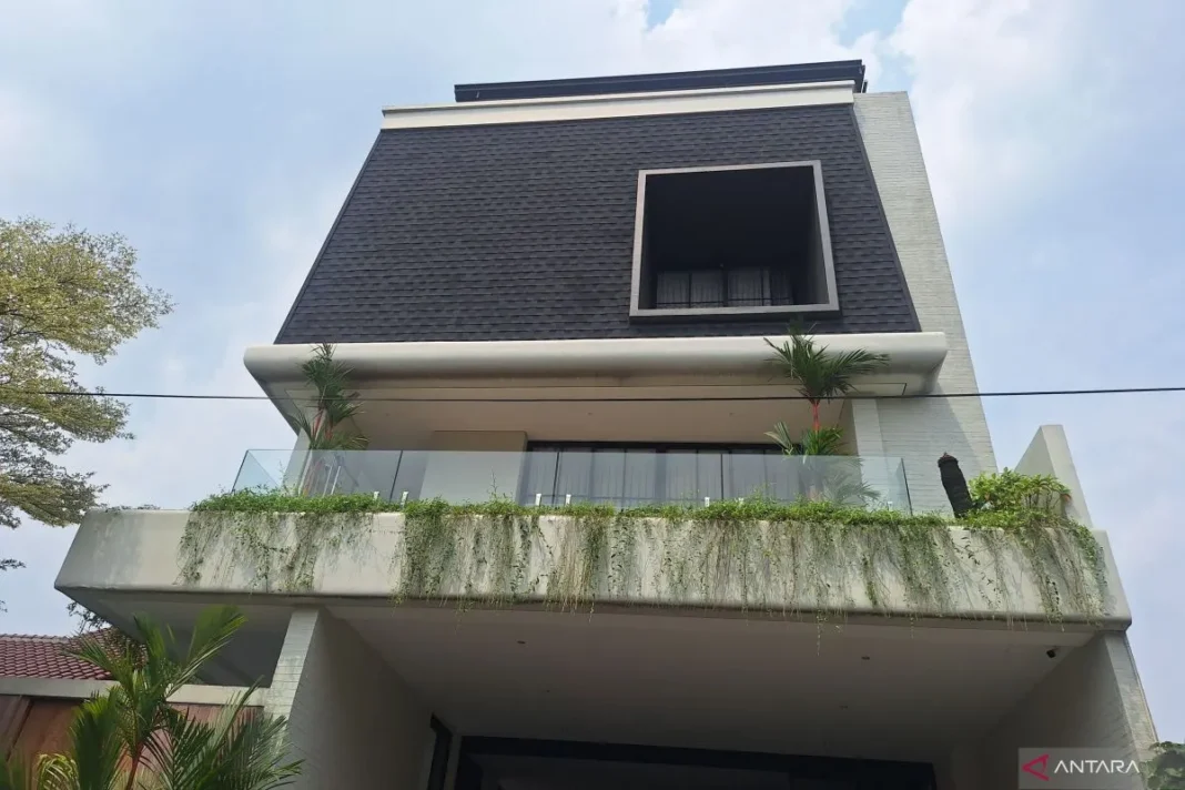 Kronologi kebakaran rumah anggota BPK Haerul Saleh