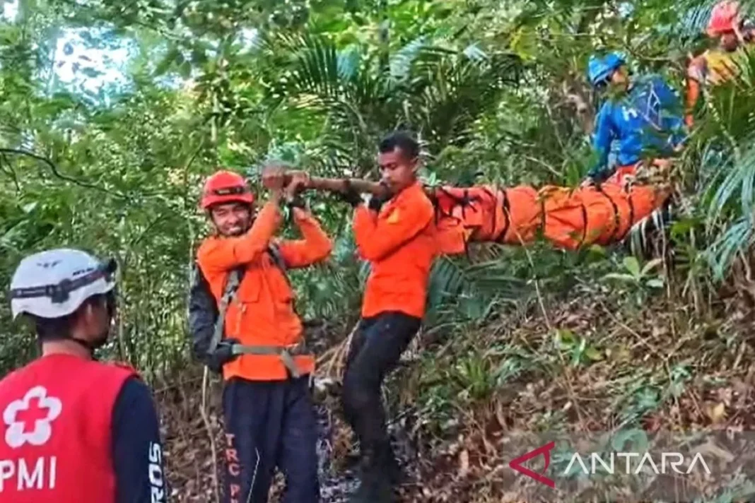 Lima pendaki tersambar petir di Gunung Marolo, satu orang tewas