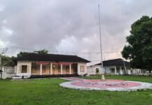 Catatan Abah Dahlan: “Masuk Istana”