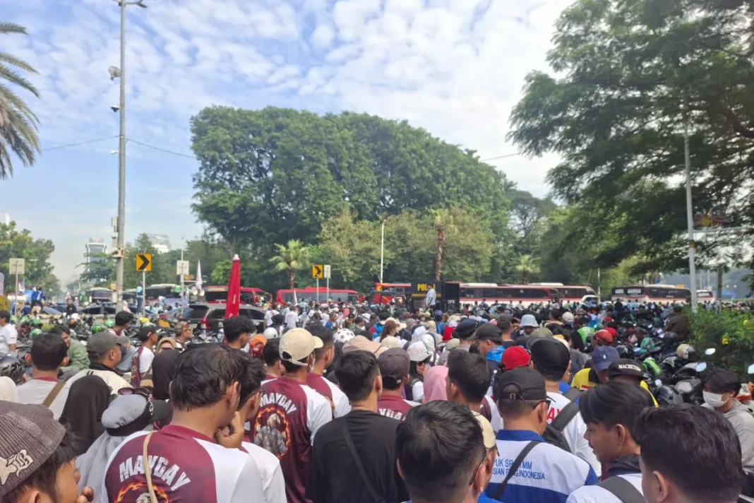 May Day, ribuan buruh dari berbagai serikat padati kawasan Monas