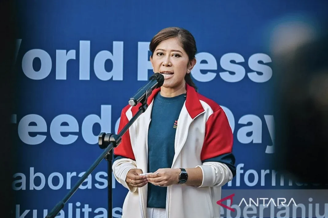 Menkomdigi tegaskan jurnalis jaga kebenaran di tengah arus informasi