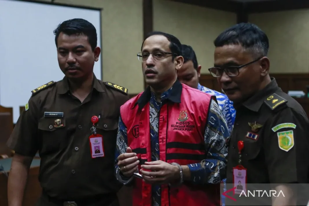 Nadiem Makarim kenakan gelang detektor di kaki hadiri sidang tuntutan