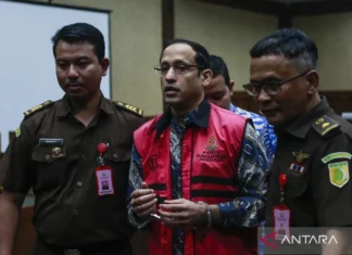 Nadiem Makarim Kenakan Gelang Detektor di Kaki Hadiri Sidang Tuntutan