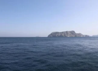 Oman dan Iran Bahas Kebebasan Navigasi di Selat Hormuz