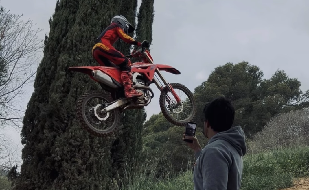 Pantas Veda Ega Pratama Dijuluki Travis Pastrana di Moto3, Metode Latihannya Bikin Melongo