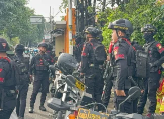 Patroli Gabungan Polres Jaktim dan Brimob Bubarkan Tawuran di Klender