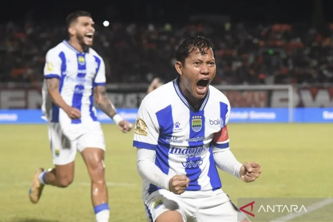 Persib Bandung bungkam Persija Jakarta 2-1, kukuh di puncak klasemen