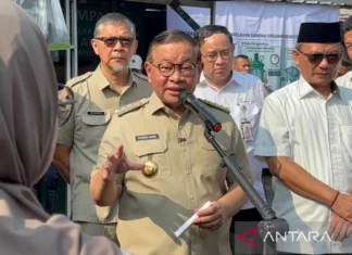 Pramono Tinjau Pengolahan Sampah Organik di Pasar Kramat Jati