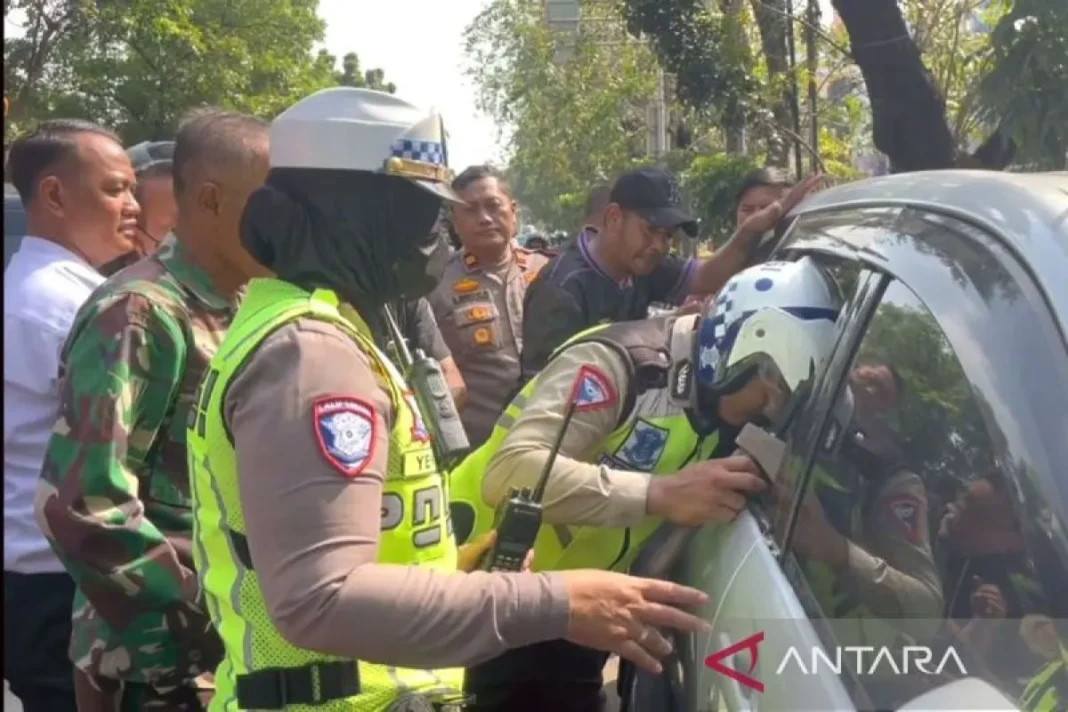 Sopir minibus ditemukan tewas dalam mobil di Cengkareng Jakbar