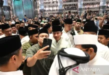 Wapres Gibran Sapa Masyarakat usai Shalat Idul Adha di Masjid Istiqlal