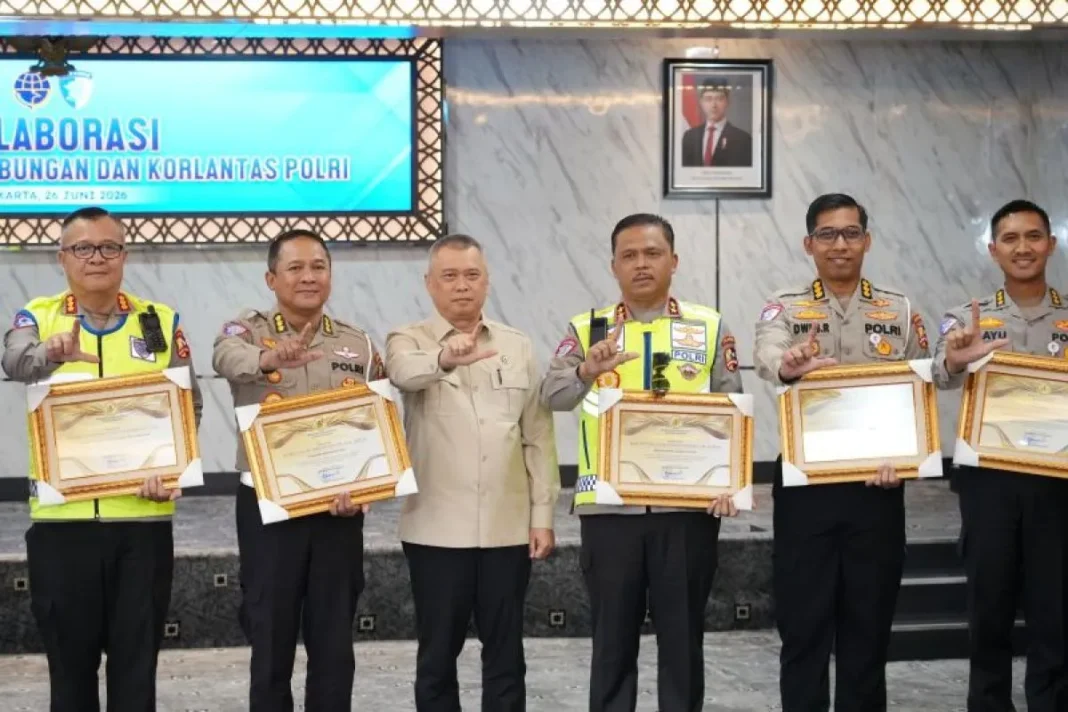 Angkutan Lebaran 2026 sukses, Korlantas terima penghargaan dari Menhub